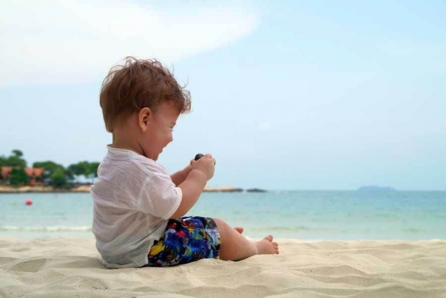 Blog - Thailand - baby in het zand - Thailand met kinderen