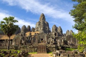 Cambodja - Angkor Thom Bayon Blauwe Lucht - Korte Reis Cambodja Siem Reap en Phnom Penh