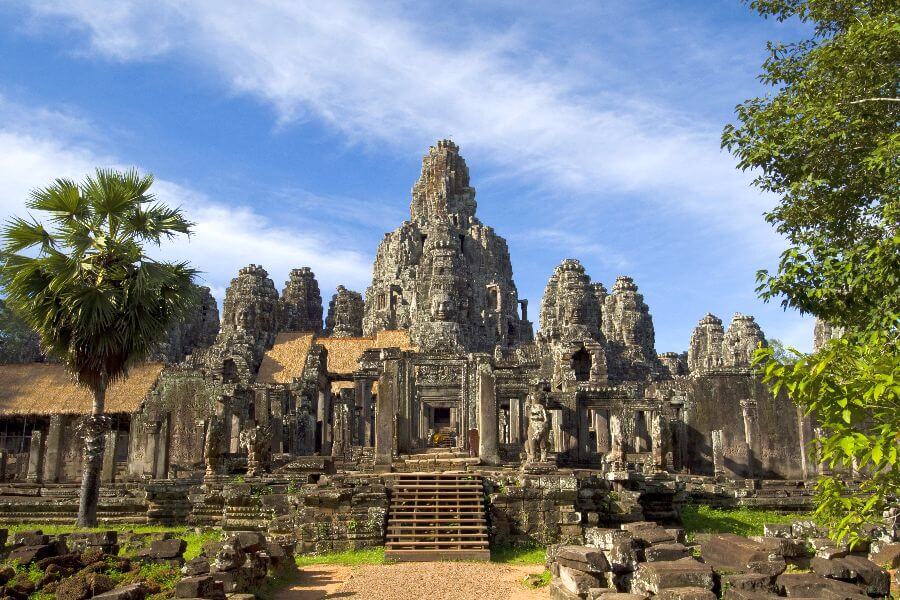 Cambodja - Angkor Thom Bayon Blauwe Lucht - Korte Reis Cambodja Siem Reap en Phnom Penh