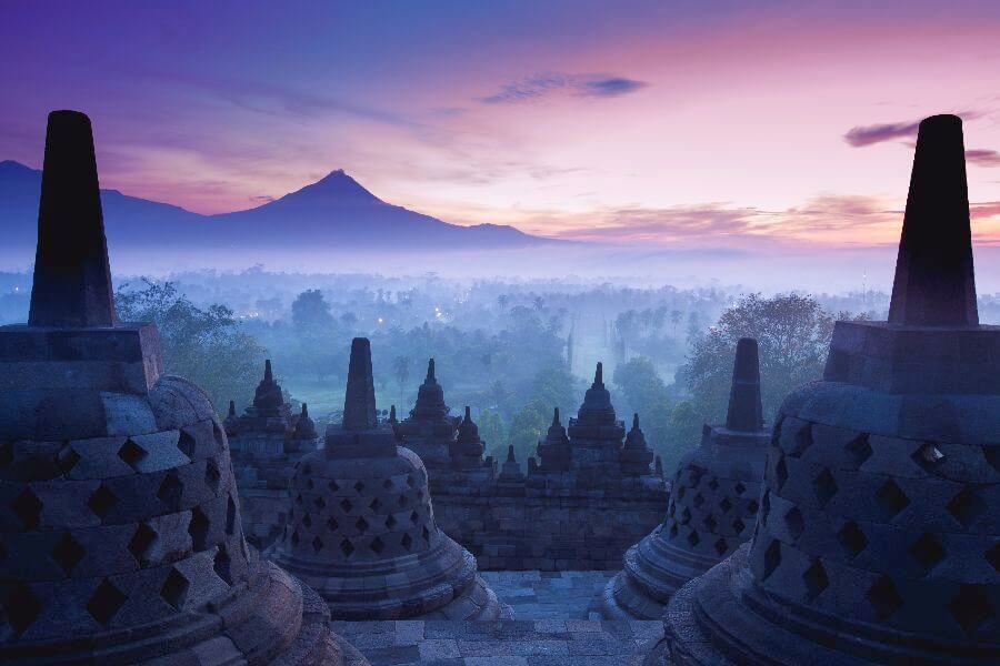 Indonesie - Boeddhistische Tempel - Zonsopkomst bij de Borobudur