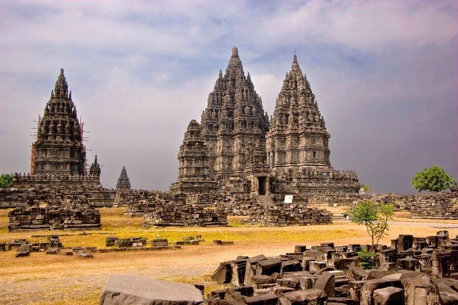 Indonesie - Jogjakarta - Hindoeistische Prambanan tempels & per Becak naar het Paleis van de Sultan