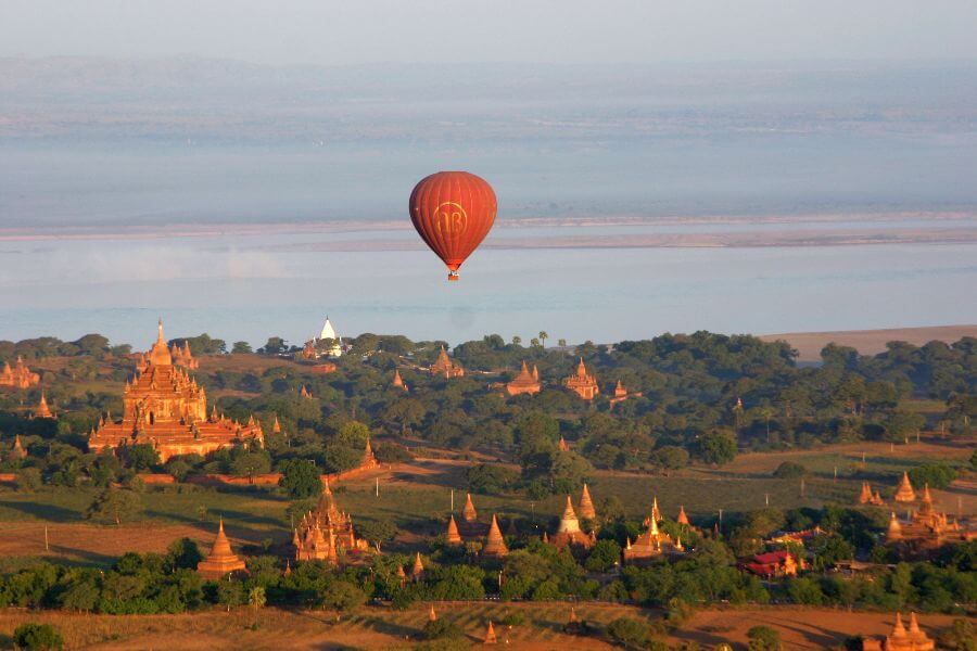 fi - Myanmar - Ballonvlucht over de tempels van Bagan
