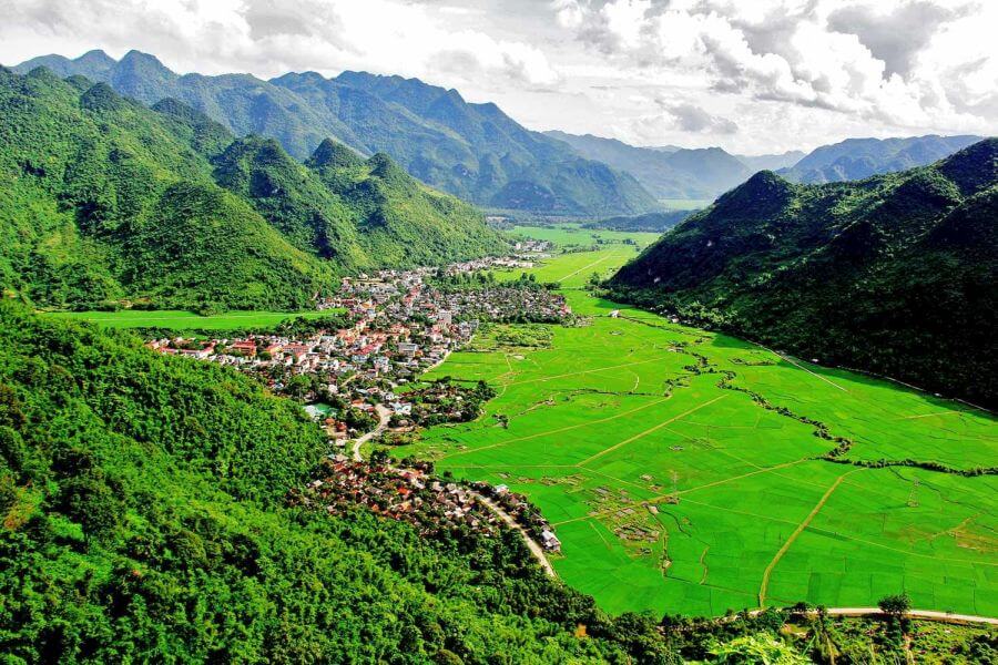 Vietnam - Mai Chau - Uitzichten Over Vallei - De Minderheden van het Karstgebergte