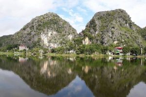 Vietnam - Ninh Binh - Spiegeling in water - De tropische jungle van Xuan Thuy Nationaal Park Adventure tour
