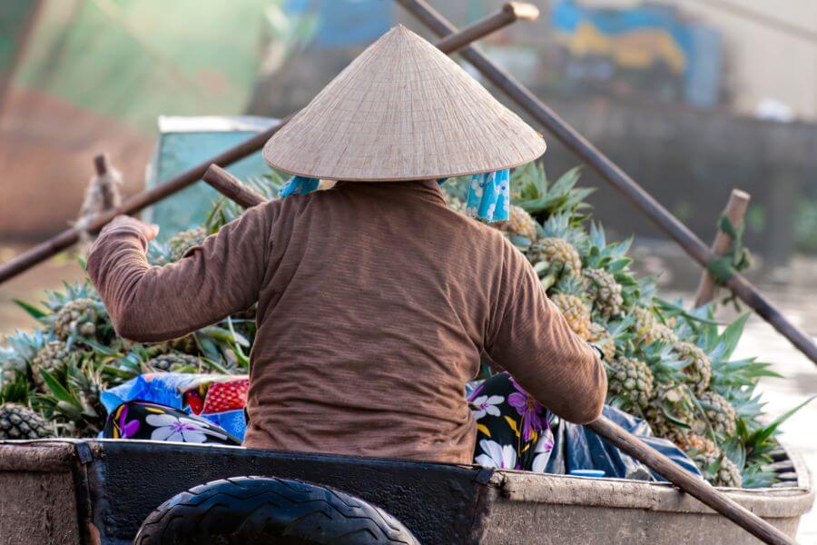 Vietnam - Can Tho - Ananas Verkoper - Mekong Delta drijvende markt