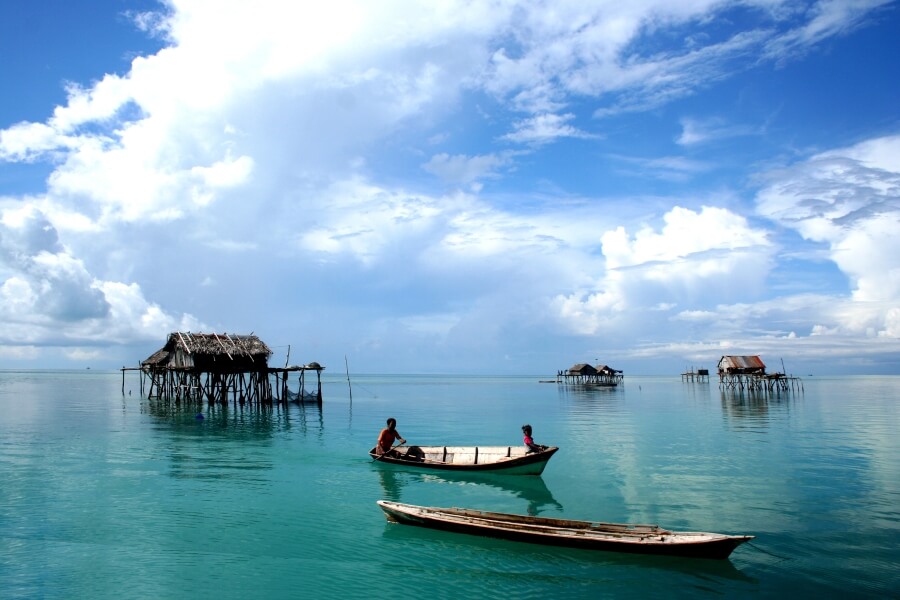 Maleisie - West en Oost Maleisie - tropisch vis dorp met boot mensen