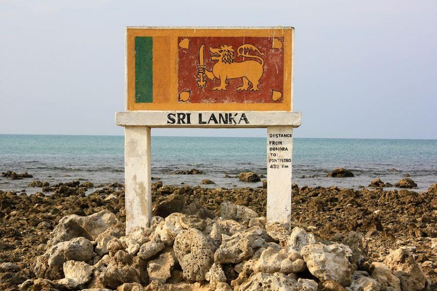 Sri Lanka - Bord met vlag zee - 027