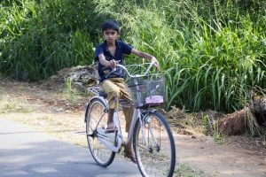 Sri Lanka - Jongen op fiets - 091