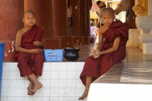 21-daagse rondreis Myanmar - Bagan - Monks - 02