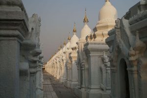 Familiereis Myanmar - Mandalay - Ku Tho Daw Pagoda - 01