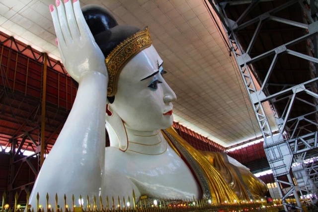 Myanmar - Yangon - Boeddha - 02