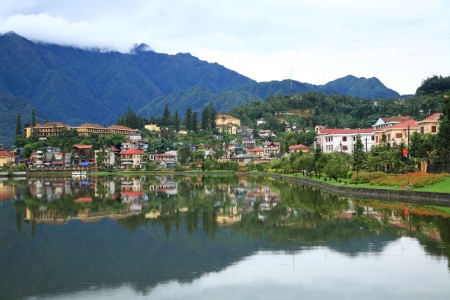 Vietnam - Sapa - stad bij het water