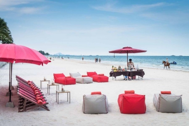 Thailand - Hua Hin - Strand met zitkussens