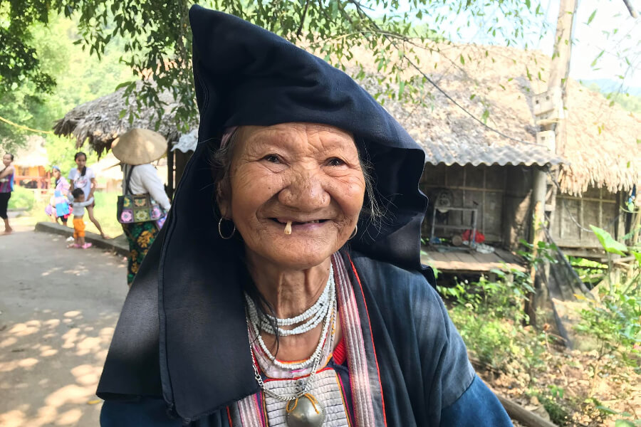Vietnam - Mai Chau - Lachende oude vrouw