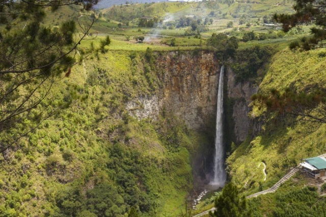 Indonesie Sumatra Sipiso piso waterfal Toba meer