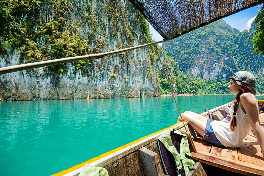 Thailand Khao Sok National Park Cheow Lan Lake vanuit een boot