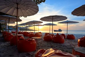 Thailand Koh Samet Dineren en borrelen op het strand