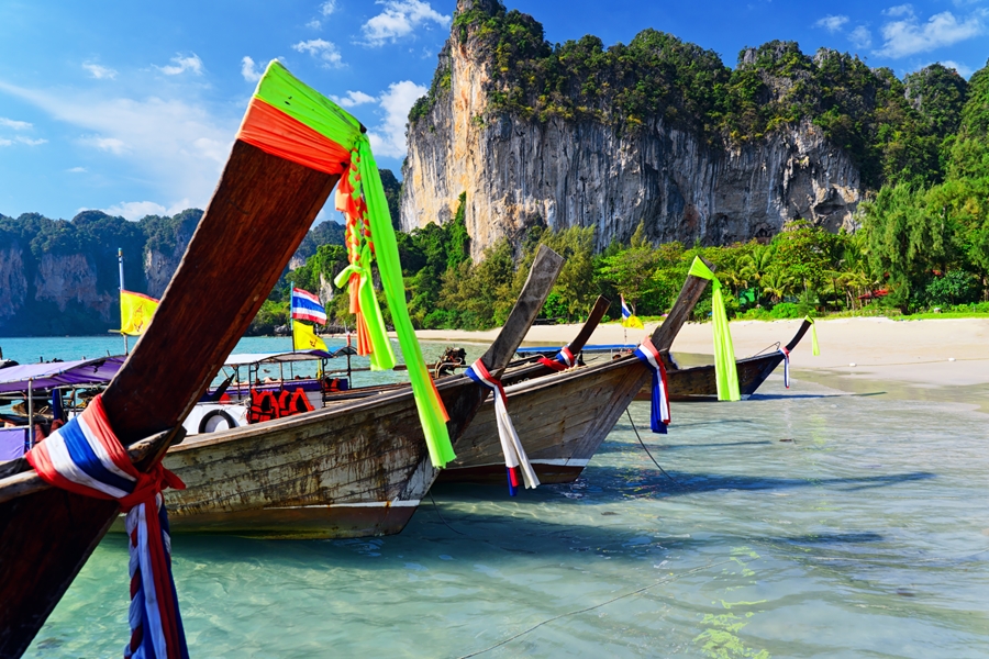 Thailand Krabi Boten op het strand 1